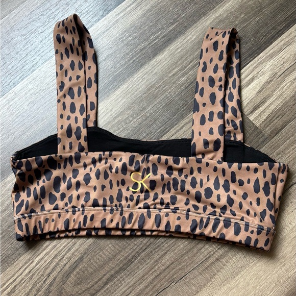 Women's Scoop Neck Sports Bra Leopard Print Activewear Top - Picture 3 of 5